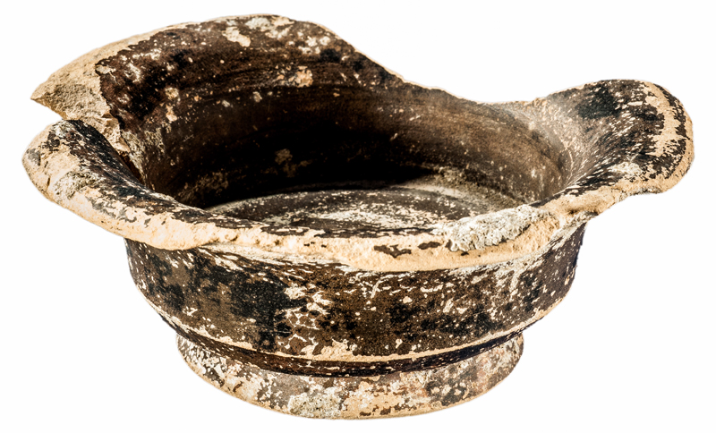 MIT: 10067. Peça de la vaixella de taula més refinada de procedència itàlica: copa de ceràmica de vernís negre (100-25 aC). Can Caseta.